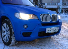 Оклейка синим матовым хромом BMW X5.