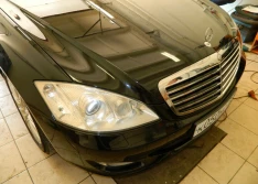 Защита автомобиля mercedes w221 антигравийной пленкой