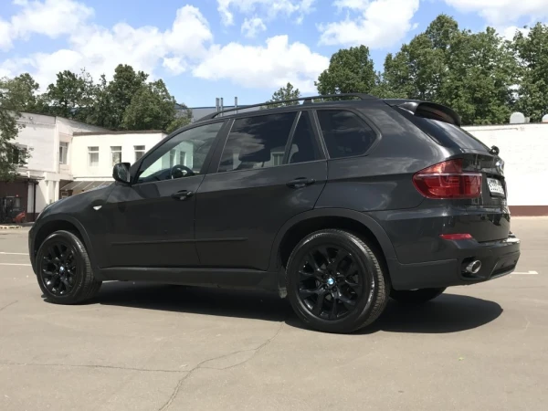 okleyka bmw x5 chernoy glyancevoi plenkoy 11 20180920 1451050864