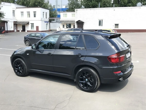 okleyka bmw x5 chernoy glyancevoi plenkoy 12 20180920 1803242392