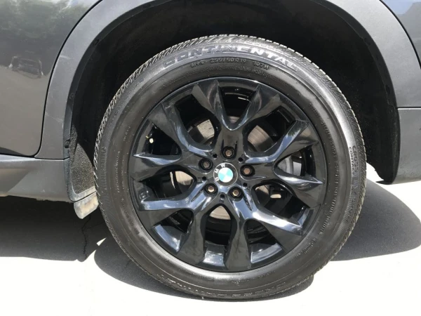 okleyka bmw x5 chernoy glyancevoi plenkoy 19 20180920 1510454768