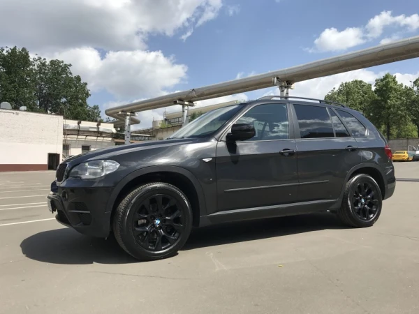okleyka bmw x5 chernoy glyancevoi plenkoy 9 20180920 1676832521