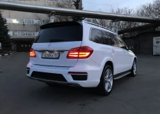 Оклейка в белую глянцевую пленку Mercedes GL.