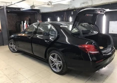 Оклейка мерседес w213 серым матом.