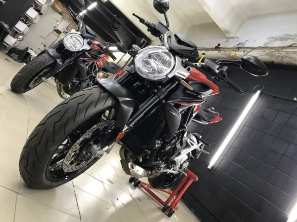 jkleyka moto agusta 38 20191126 1637700310