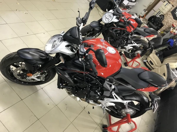 jkleyka moto agusta 40 20191126 1912159341