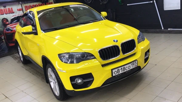 Желтый bmw x6