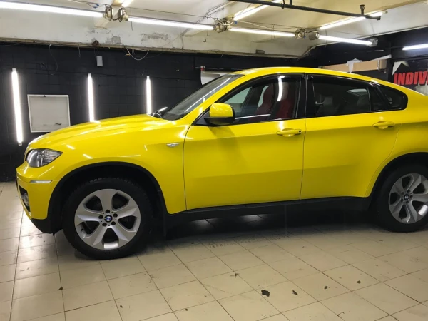 Желтый bmw x6