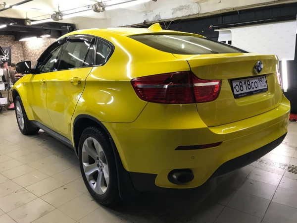 Желтый bmw x6