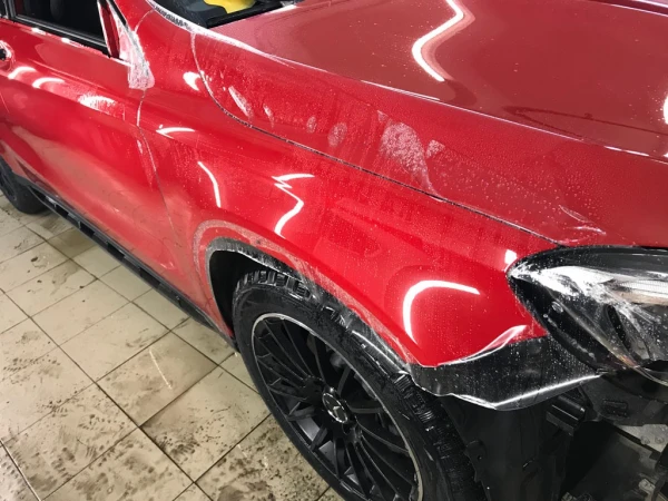 Оклейка переднего крыла mercedes gla