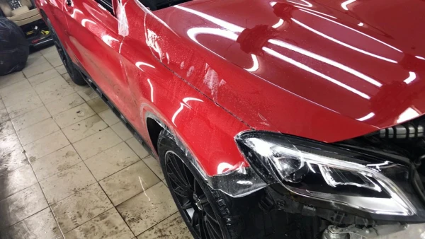 Оклейка переднего крыла mercedes gla