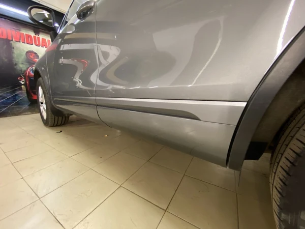 Оклейка молдингов в цвет кузова vw Toureg&nbsp;