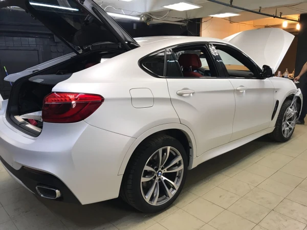 Оклейка прозрачной матовой пленкой bmw x6