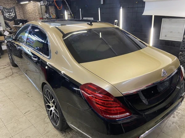 Оклейка Mercedes Maybach в два цвета.