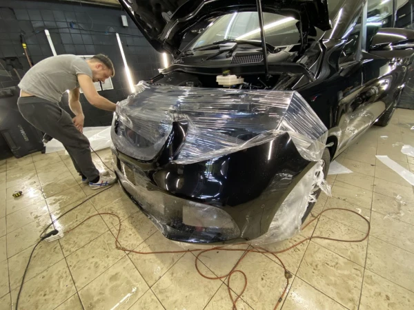 Защита бронепленкой переднего бампера mercedes v klass
