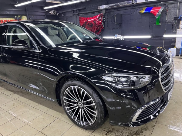 Mercedes 223 оклейка глянцевым полиурет