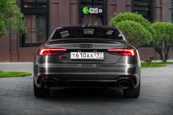 Оклейка Audi TT в черный алюминий