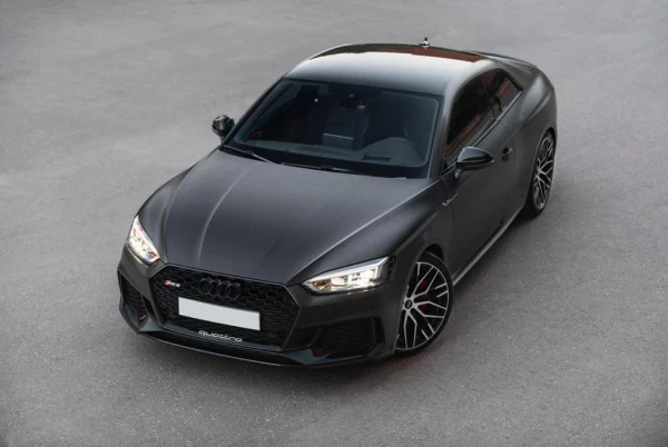 Оклейка Audi TT в черный алюминий