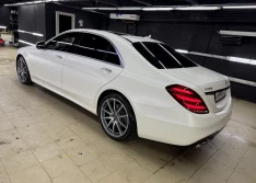 Оклейка автомобиля Mercedes-Benz W222 матовой полиуретановой пленкой