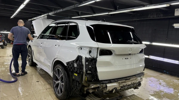 Оклейка BMW X5 в сатин полиуретан