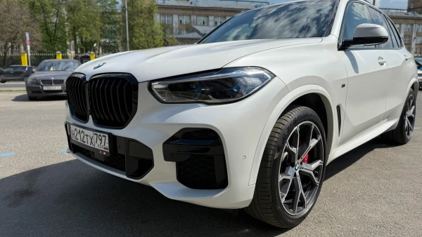 Оклейка BMW X5 в сатин полиуретан