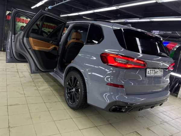 Оклейка BMW X5 G05 в цветной полиуретан Nardo Grey