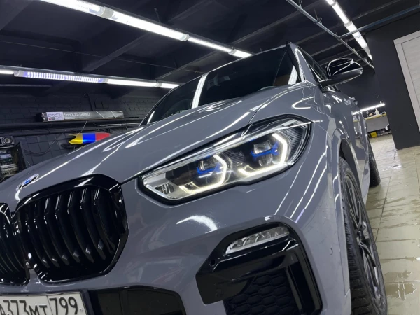 Оклейка BMW X5 G05 в цветной полиуретан Nardo Grey