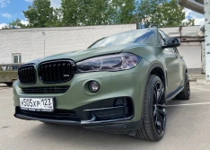 Оклейка BMW X5 в цветной полиуретан Хаки.