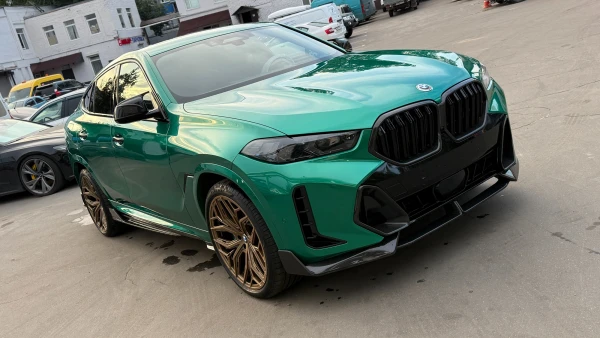 Оклейка BMW x6 цветным полиуретаном Is