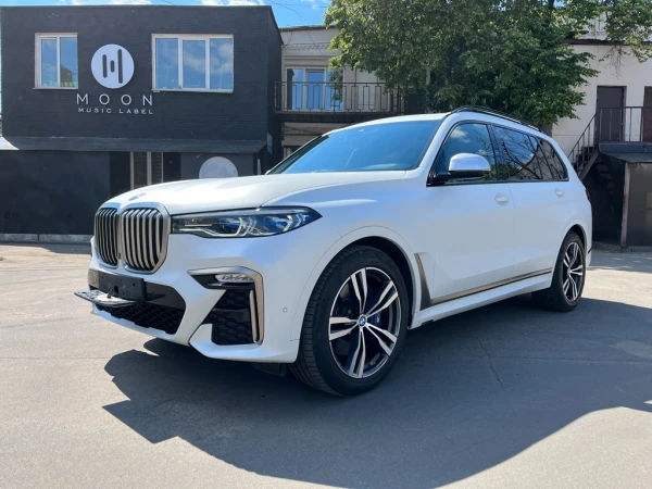 Оклейка BMW X7 G07 матовым полиуретаном