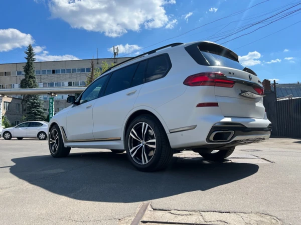 Оклейка BMW X7 G07 матовым полиуретаном