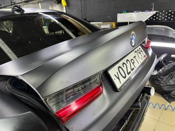 Оклейка черной матовой пленкой BMW 3 G20