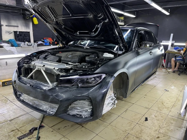 Оклейка черной матовой пленкой BMW 3 G20