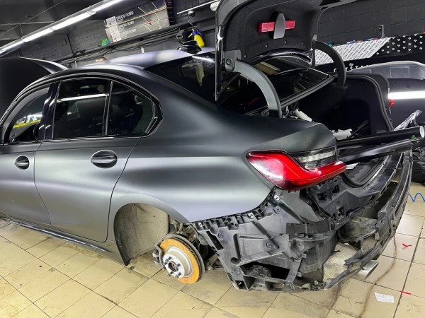 Оклейка черной матовой пленкой BMW 3 G20