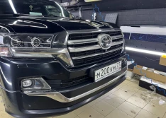 Оклейка черной матовой пленкой Toyota Land Cruiser 200