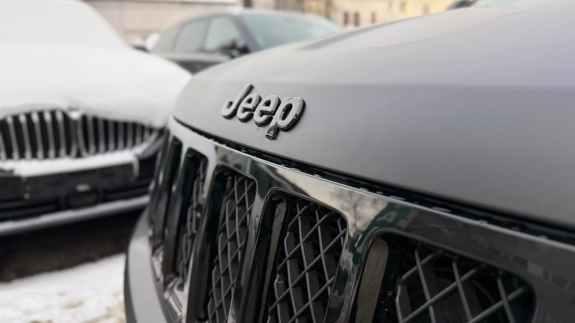 Оклейка JEEP в цветной черный полиур