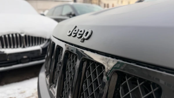Оклейка JEEP в цветной черный полиур