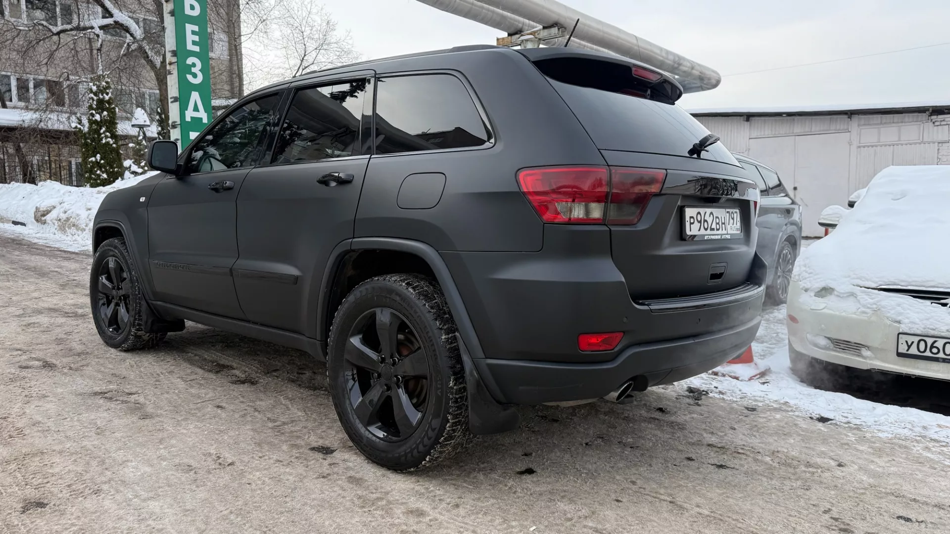 Оклейка JEEP в цветной черный полиур