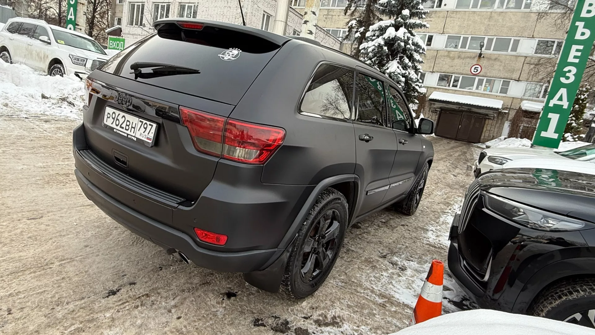 Оклейка JEEP в цветной черный полиур