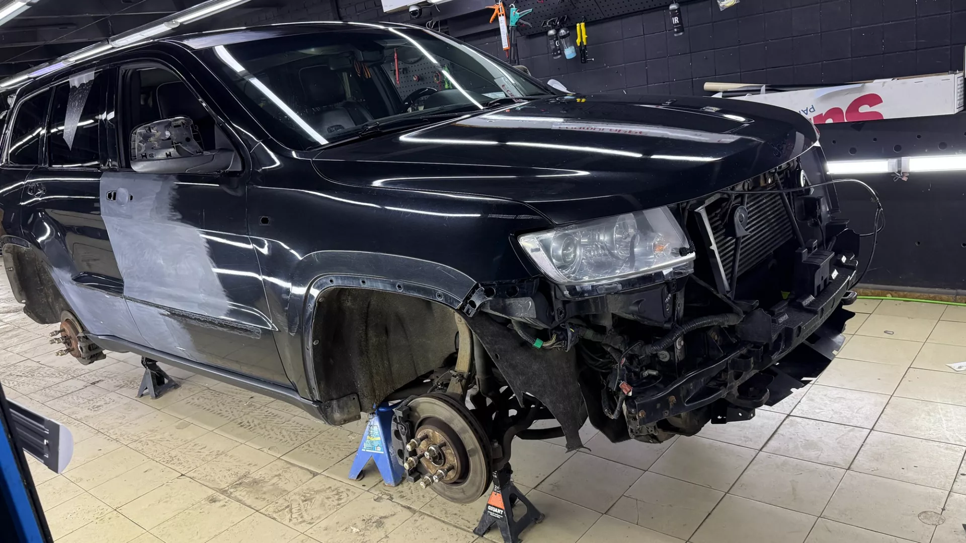 Оклейка JEEP в цветной черный полиур