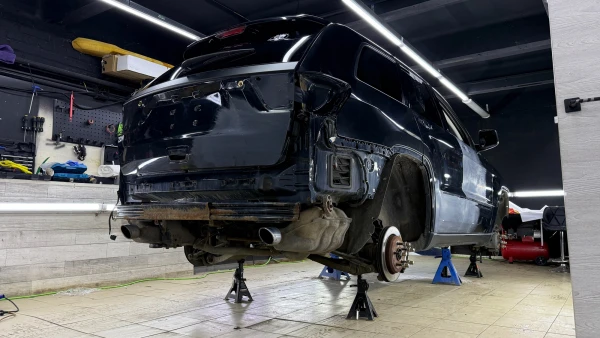 Оклейка JEEP в цветной черный полиур