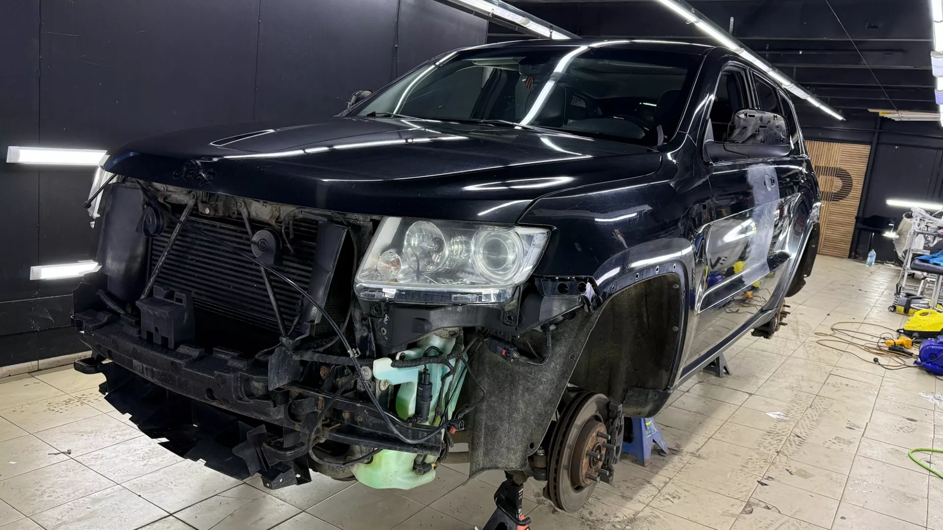 Оклейка JEEP в цветной черный полиур