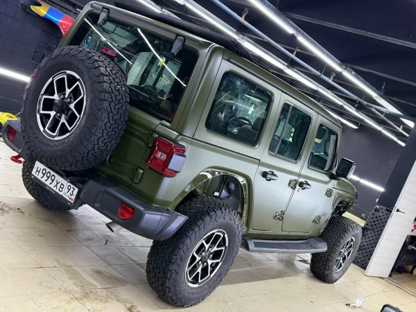 Оклейка Jeep Wrangler rubicon матовым полиуретаном