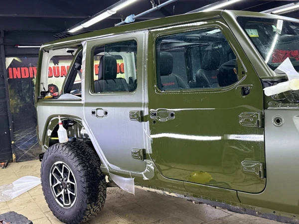 Оклейка Jeep Wrangler rubicon матовым полиуретаном
