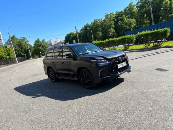 oklejka lexus lx 3 tsvetnym poliuretanom  
