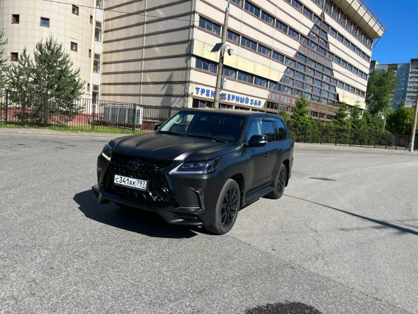 oklejka lexus lx tsvetnym poliuretanom  