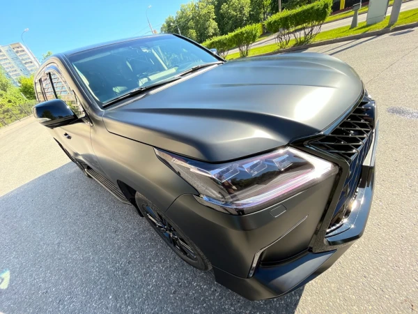 oklejka lexus lx 3 tsvetnym poliuretanom  