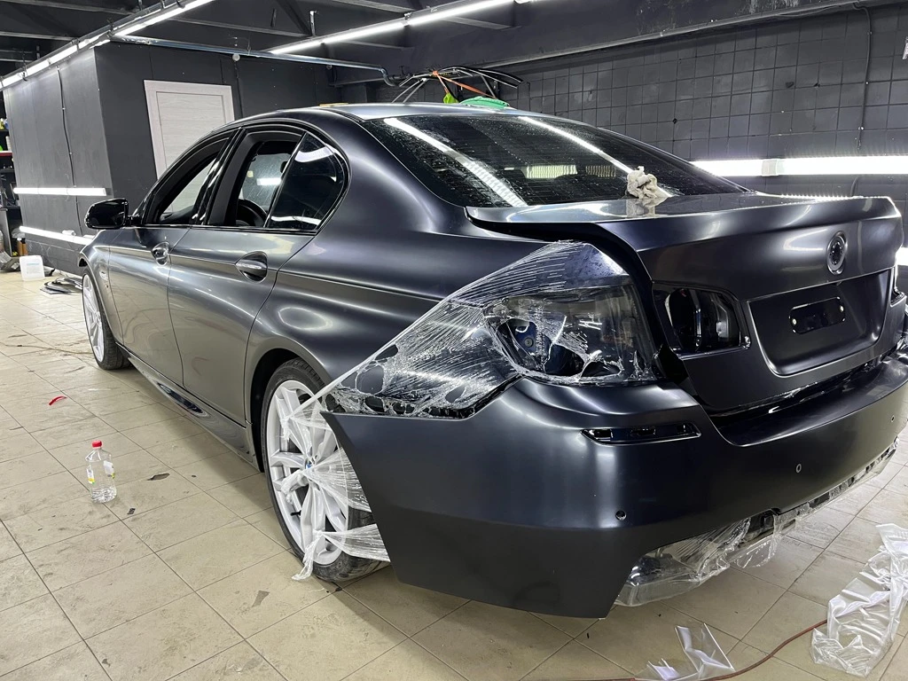 Оклейка матовым сатином BMW 5 F10
