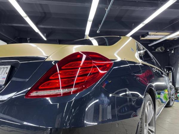 Оклейка Maybach w222 в цветной полиуретан