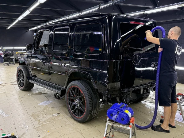 oklejka mercedes g   class brabus rocket 900 poliuretanovoj plenkoj  